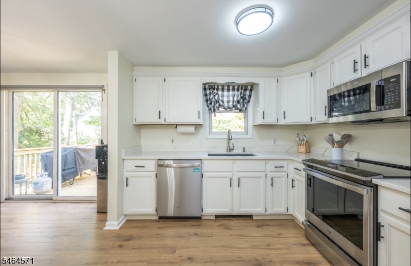 6 Upper Notch Rd Property Photo 3