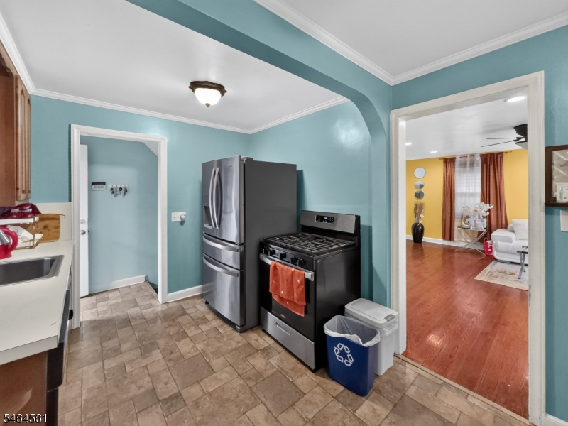 615 Lindegar St Property Photo 10