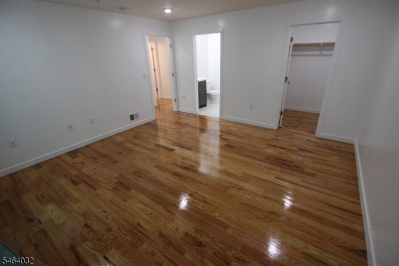 106 Grove Ter Property Photo 6