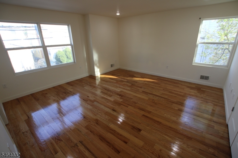106 Grove Ter Property Photo 13