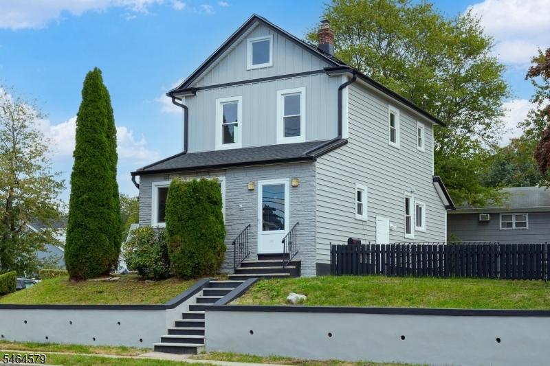 345 Broughton Ave Property Photo 1