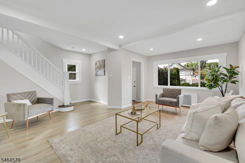 345 Broughton Ave Property Photo 8