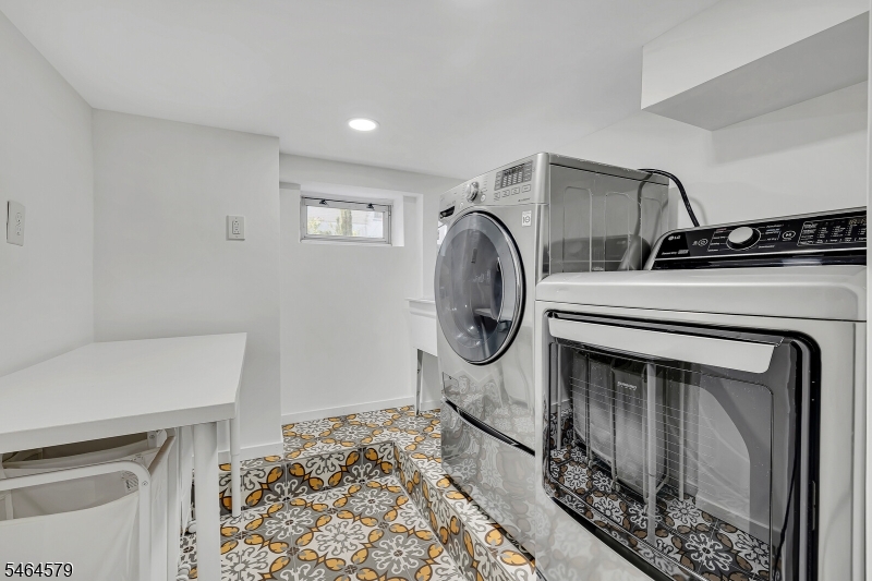 345 Broughton Ave Property Photo 28