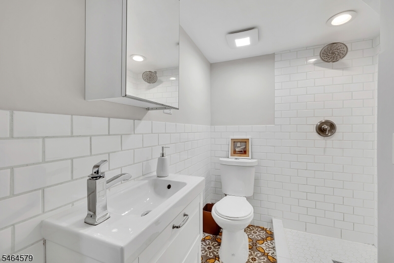 345 Broughton Ave Property Photo 30