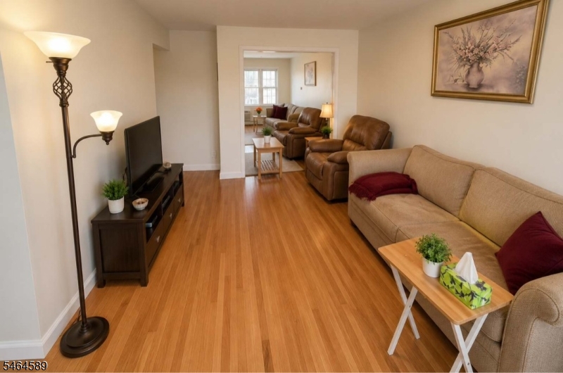 605 Grove St E4 Property Photo 2