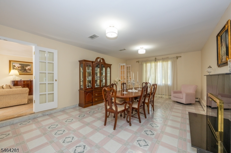 2 Glencove Rd Property Photo 3