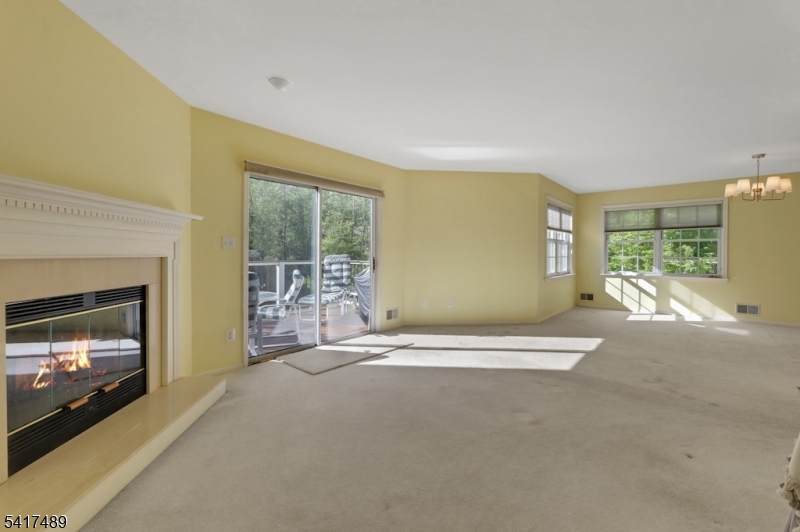 28 Berkeley Sq Property Photo 2