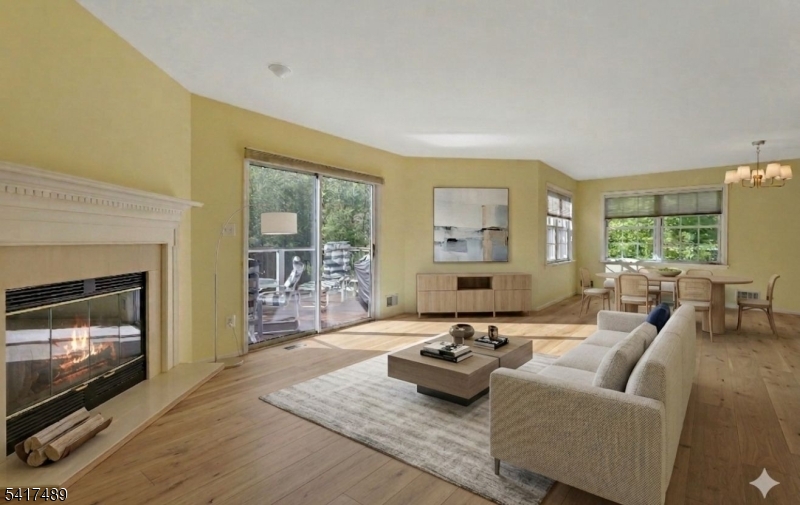28 Berkeley Sq Property Photo 3