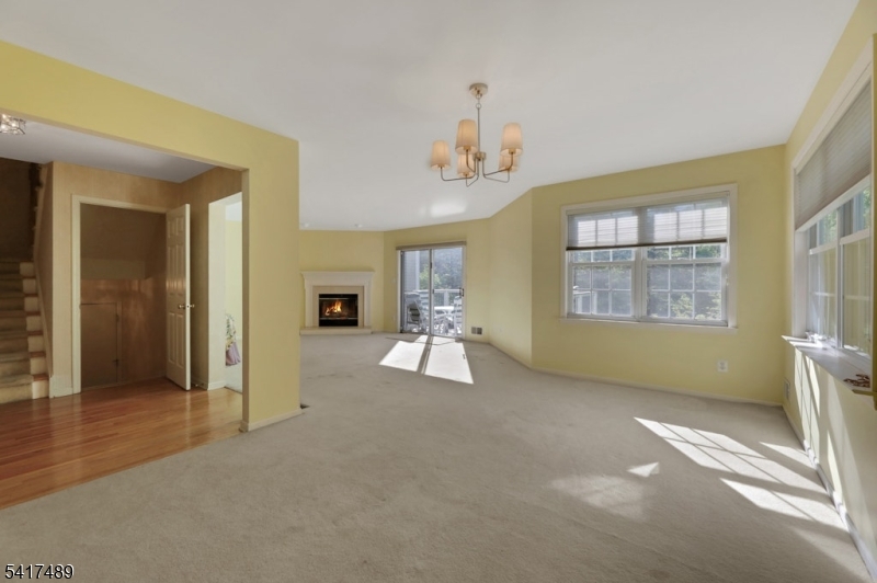 28 Berkeley Sq Property Photo 4