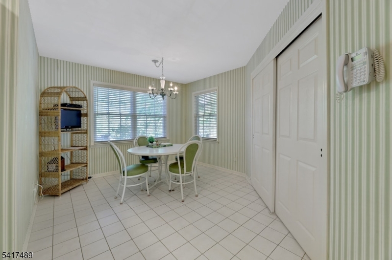 28 Berkeley Sq Property Photo 7