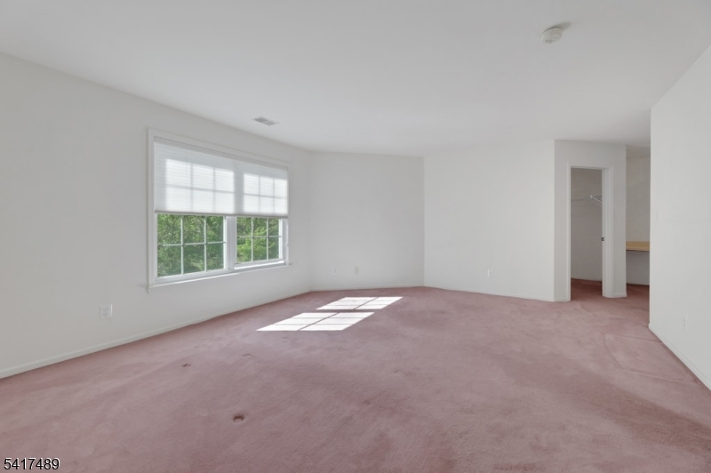 28 Berkeley Sq Property Photo 8