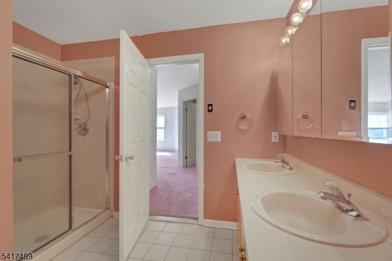 28 Berkeley Sq Property Photo 13