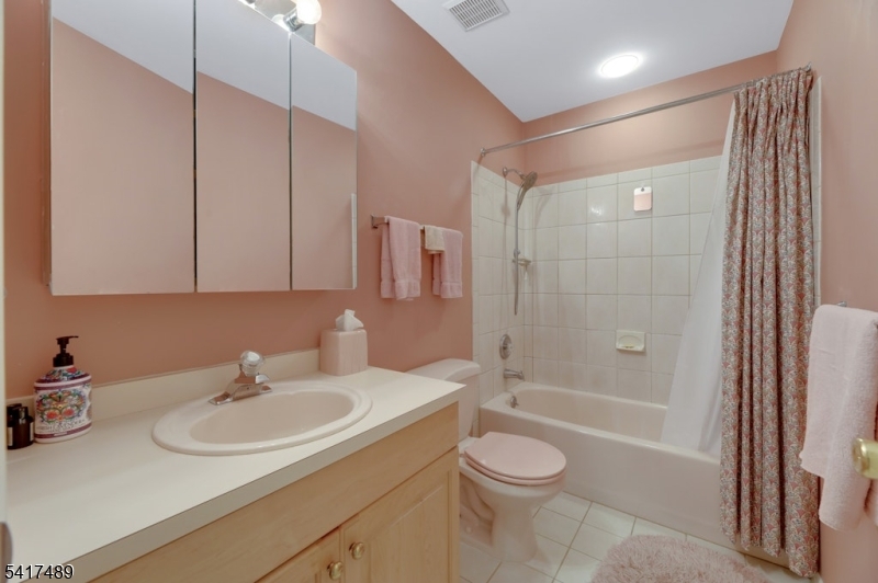 28 Berkeley Sq Property Photo 15