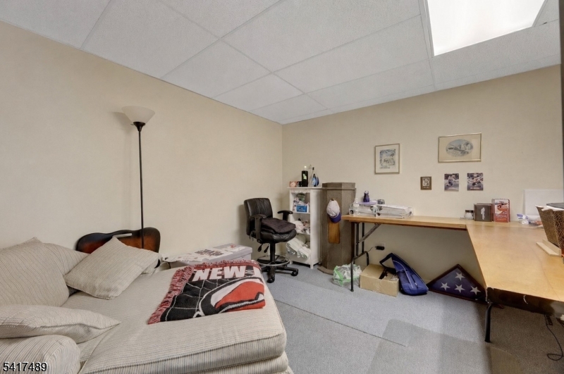 28 Berkeley Sq Property Photo 18