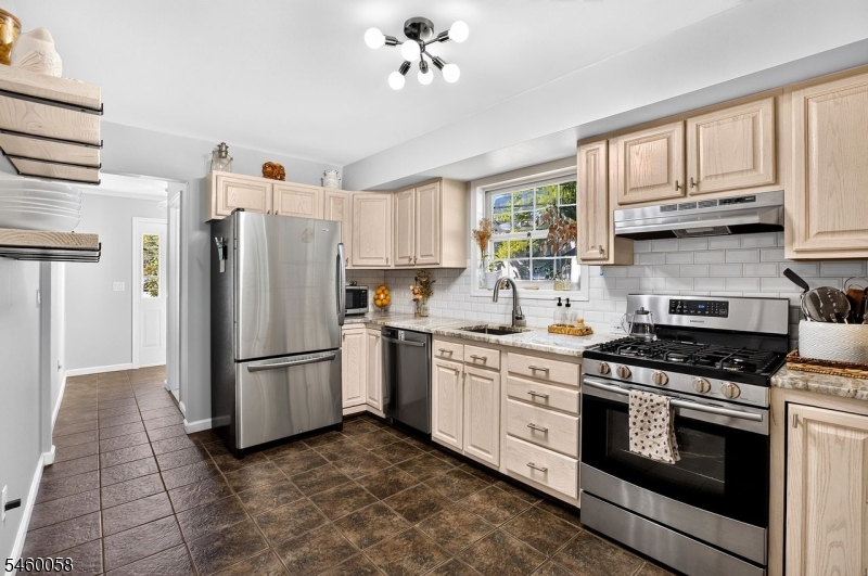 4 Star Lake Rd E Property Photo 6