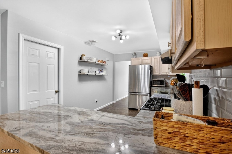 4 Star Lake Rd E Property Photo 7
