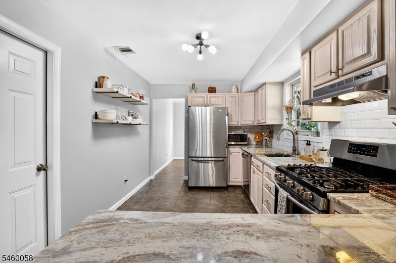 4 Star Lake Rd E Property Photo 15