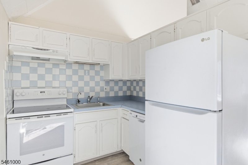 7 Winding Hill Rd Property Photo 10