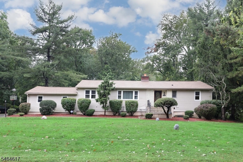 331 Forest Glen Ave Property Photo 1