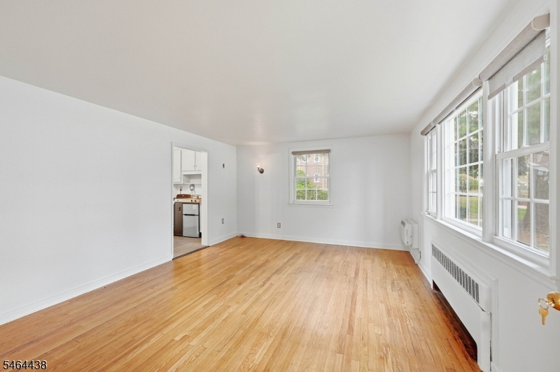 445 Morris Ave 5c Property Photo 4