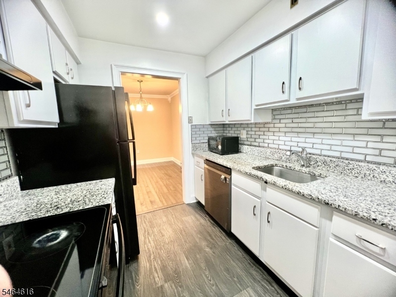 666 Mill St 8 Property Photo 4