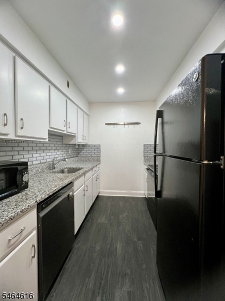 666 Mill St 8 Property Photo 6
