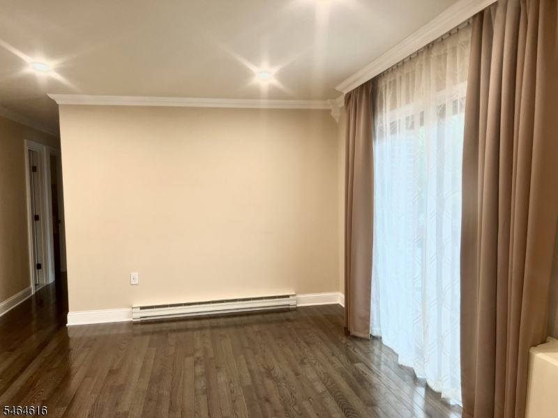 666 Mill St 8 Property Photo 11