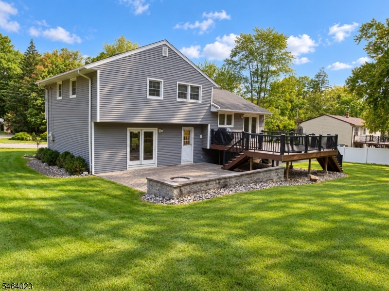 7 Crossbrook Ln Property Photo 3