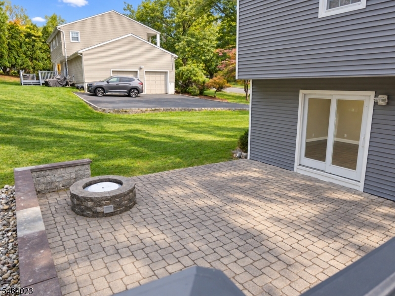 7 Crossbrook Ln Property Photo 5