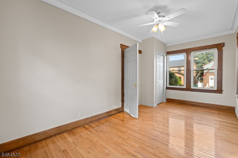 1038 Fairview Pl Property Photo 5