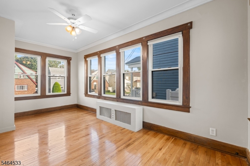 1038 Fairview Pl Property Photo 6