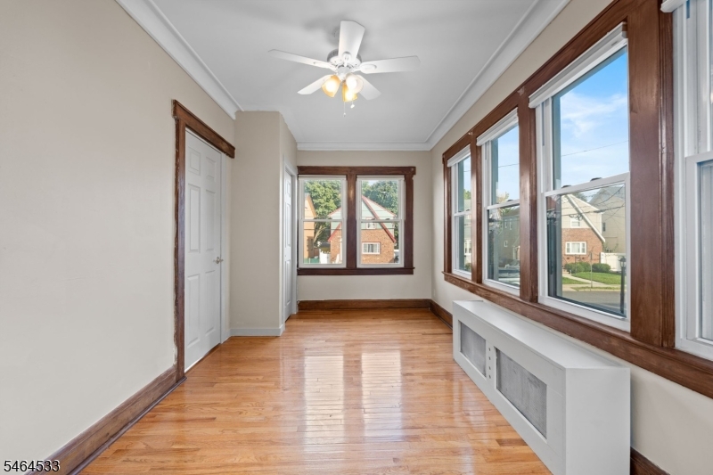 1038 Fairview Pl Property Photo 7