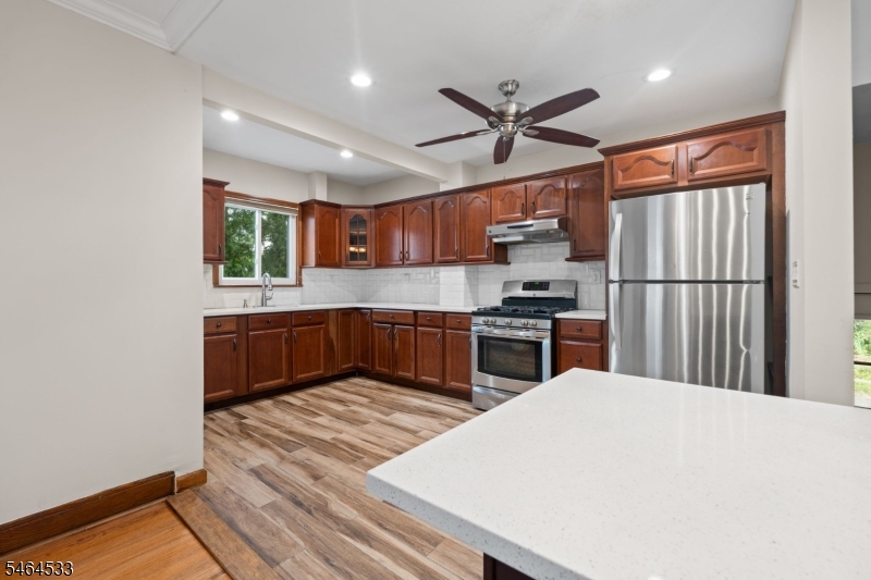 1038 Fairview Pl Property Photo 14