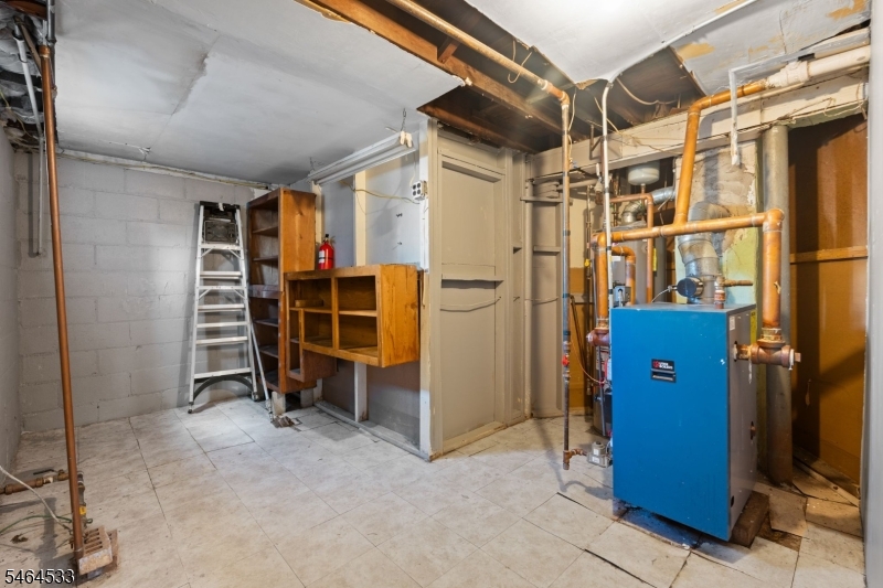 1038 Fairview Pl Property Photo 24