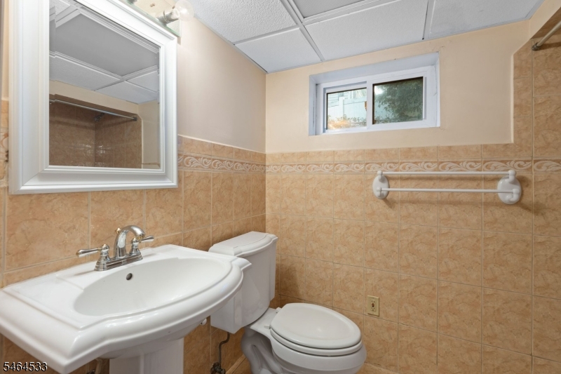 1038 Fairview Pl Property Photo 27