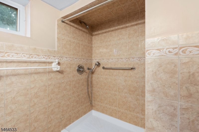 1038 Fairview Pl Property Photo 28