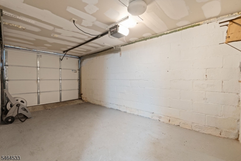 1038 Fairview Pl Property Photo 30