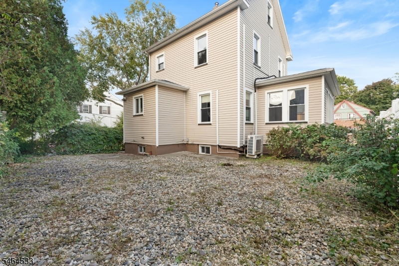 1038 Fairview Pl Property Photo 31
