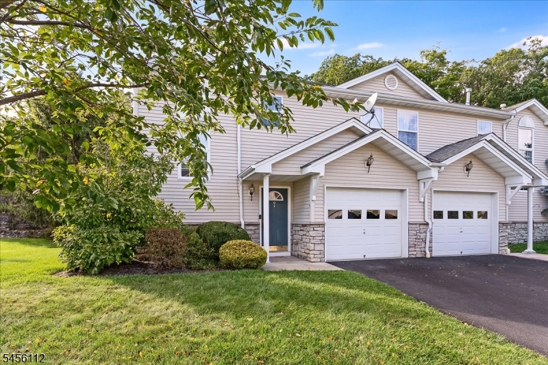 9 Ferndale Ln Property Photo 3