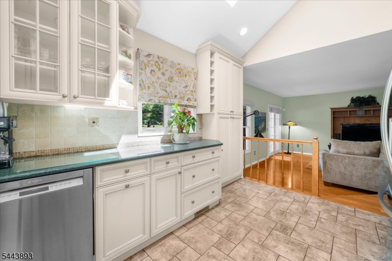 753 Vanessa Ln Property Photo 6