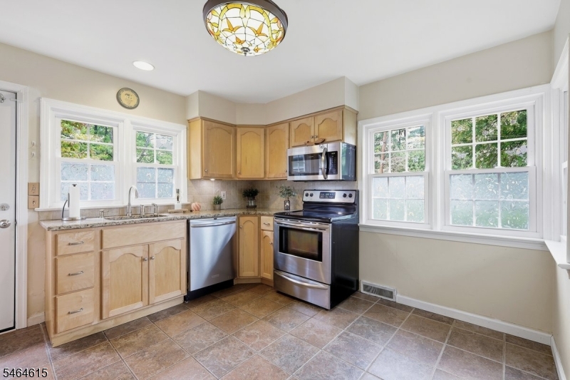 9 Miller Ave Property Photo 14