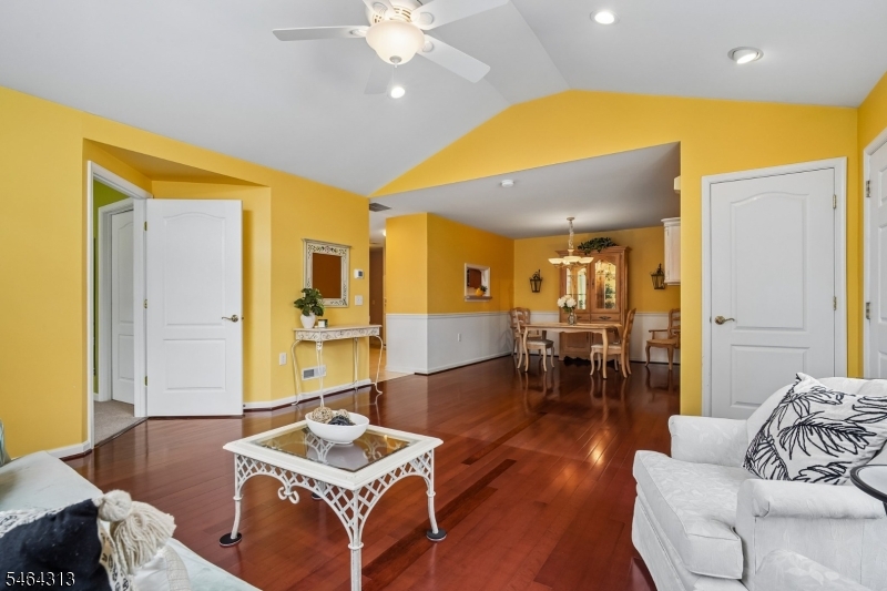 153 Merry Ln. Property Photo 11