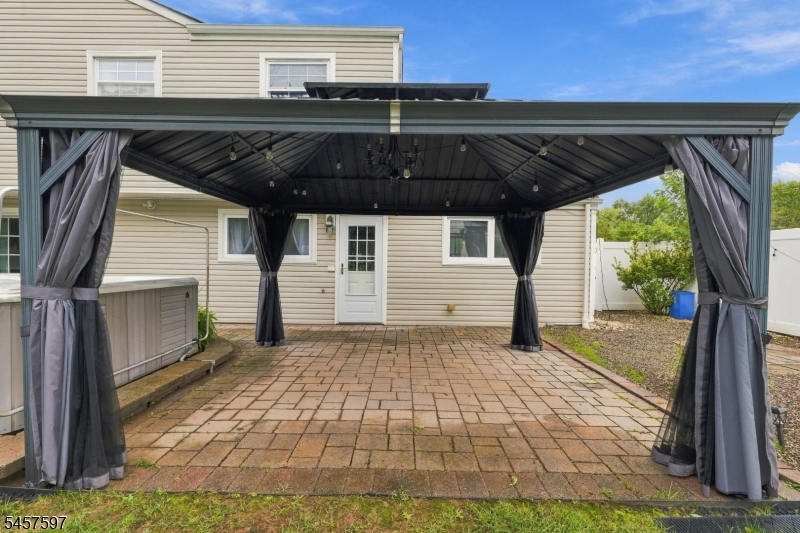 13 Nottingham Way Property Photo 38