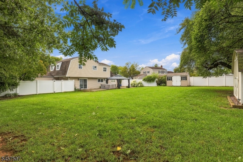 13 Nottingham Way Property Photo 44