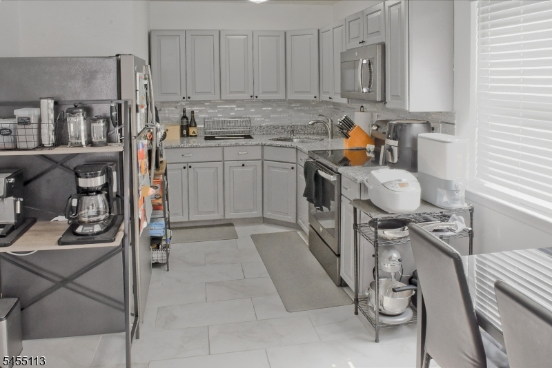 195 N Beverwyck Rd 17 Property Photo 4