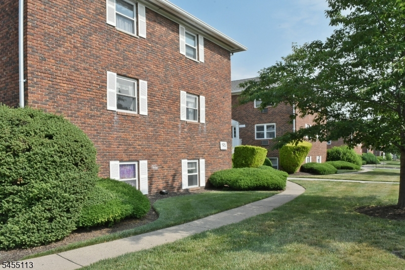 195 N Beverwyck Rd 17 Property Photo 11