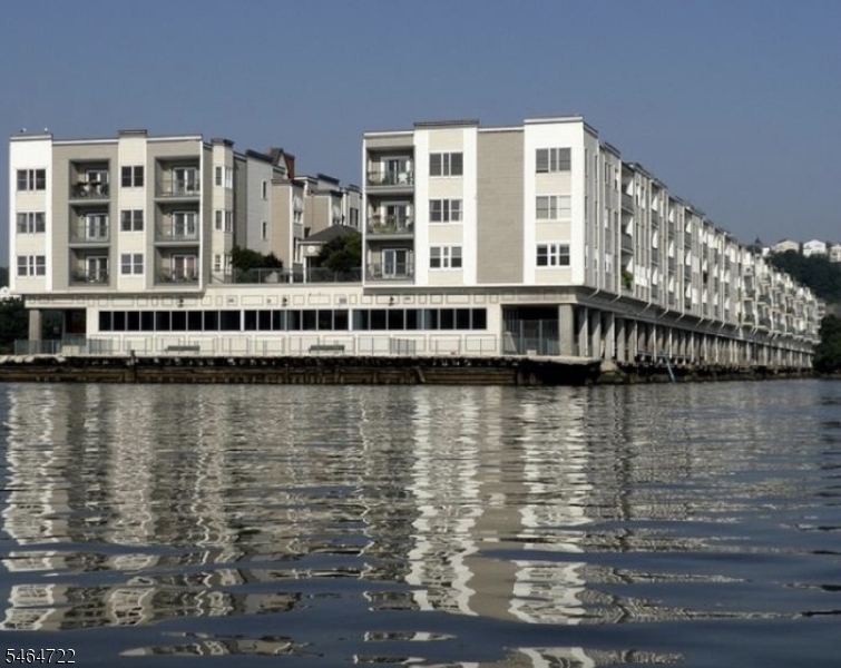 320 The Promenade 320 Property Photo 1
