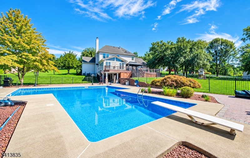 9 Tracey Ln Property Photo 2