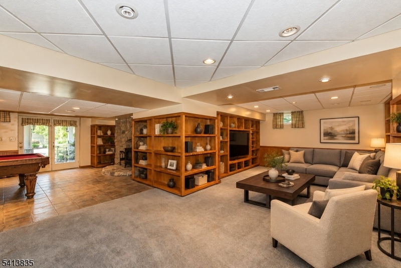 9 Tracey Ln Property Photo 13