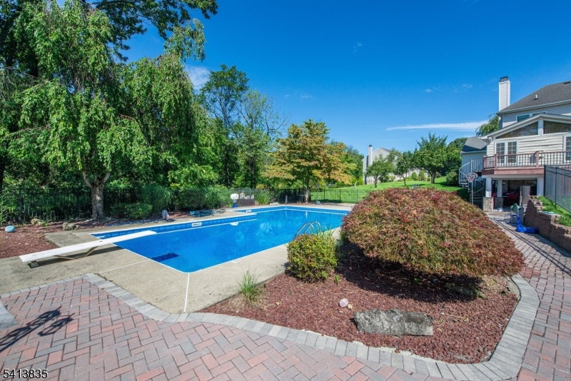 9 Tracey Ln Property Photo 17